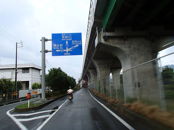 バイパス横の側道